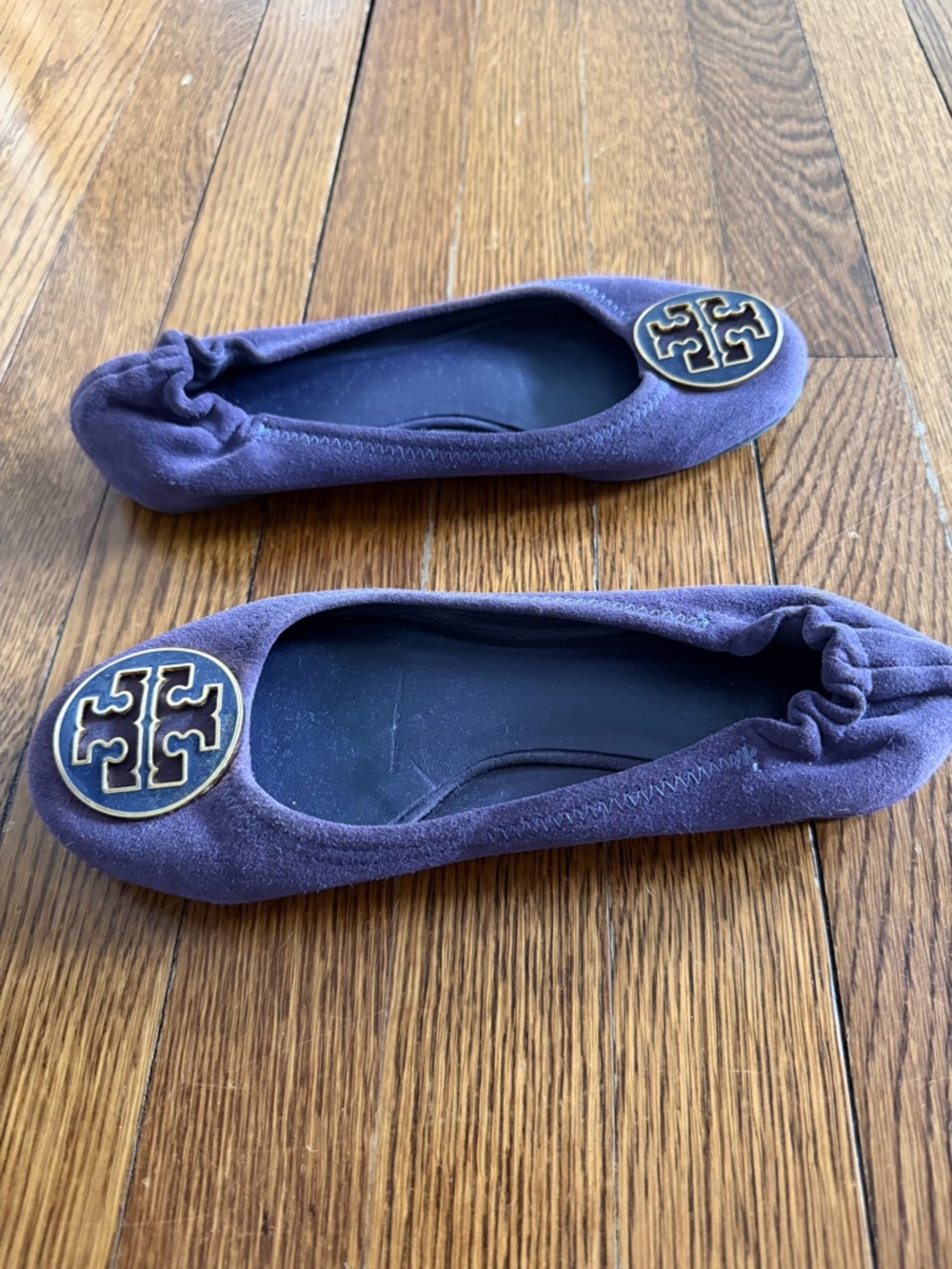 Tory Burch Purple Suede Ballet Flats with Gold Logo - Picture 3 of 5